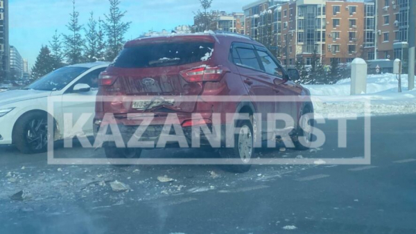 У Чаши в Казани столкнулись грузовик и несколько иномарок - фото с места ДТП 05/02/2026 &ndash;