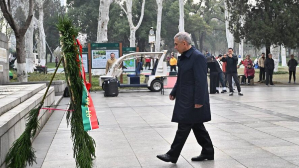 Минниханов возложил цветы к памятнику советским летчикам в Ухане 19/03/2026 &ndash;