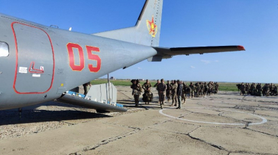 Военные разных специальностей действуют в борьбе с водной стихией