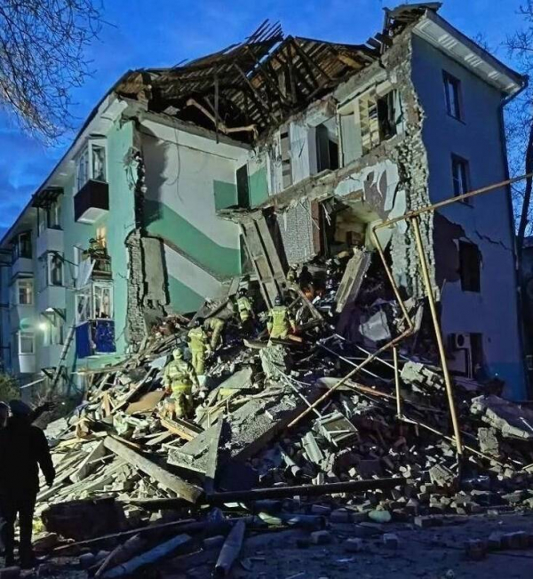 Из-за удара БПЛА обрушились несколько этажей дома в Сызрани, более 10 пострадавших