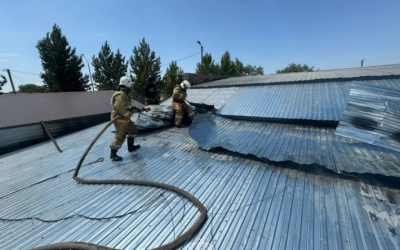 Крыша кафе загорелась в Алге