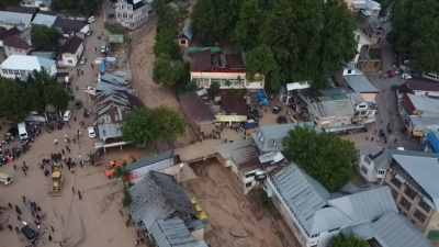 Селевые потоки разрушили несколько зданий и дорог в Кыргызстане