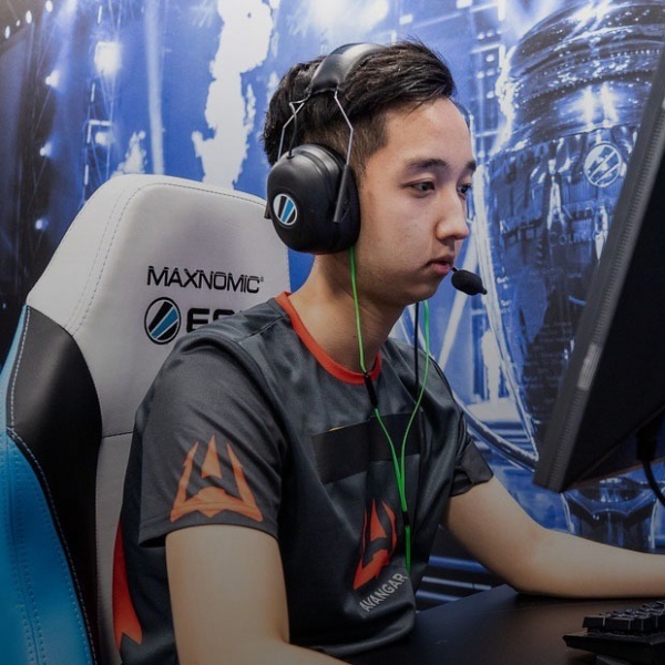 «‎С восьмого класса играл каждый день по 10 часов»‎: Казахстанский киберспортсмен