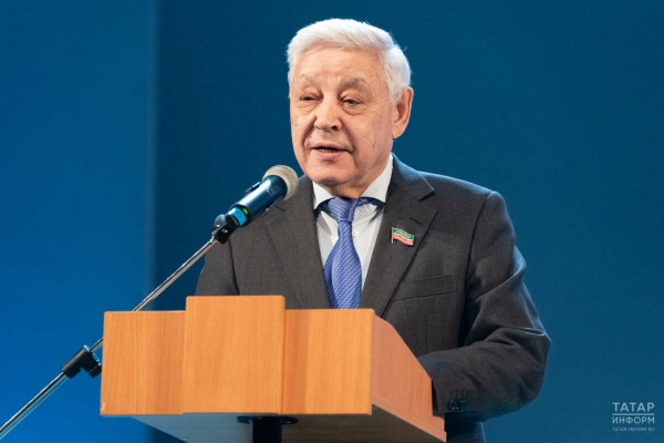 &laquo;Целый горизонт смыслов&raquo;: Фарид Мухаметшин поздравил татарстанцев с Днем герба республики