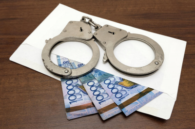 В Алматы экс-чиновников арестовали по делу о взяточничестве в особо крупном размере