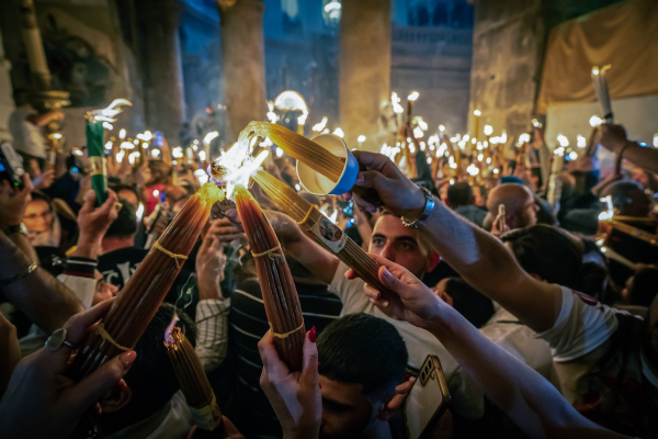 В&nbsp;храме Гроба Господня в&nbsp;Иерусалиме сошел Благодатный огонь накануне Пасхи