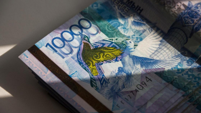 Казахстанцам вновь &quot;пообещали&quot; выплату ста тысяч тенге