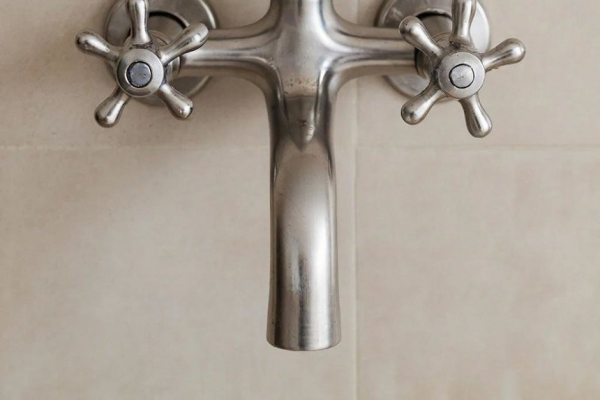 Временное прекращение подачи воды затронет семь домов в Приволжском районе Казани