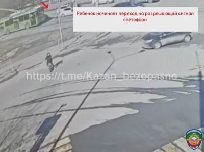 В Казани водитель с 20-летним стажем проехал на &laquo;красный&raquo; и сбил ребенка на самокате