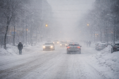 Метель и снегопад парализуют движение на дорогах Татарстана