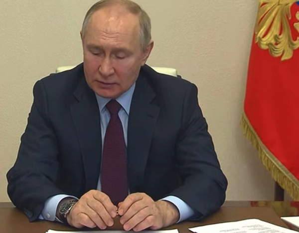 &laquo;Шепните на ухо&raquo;: Путин пригласил медика на конфиденциальный разговор. О чём хотел узнать президент