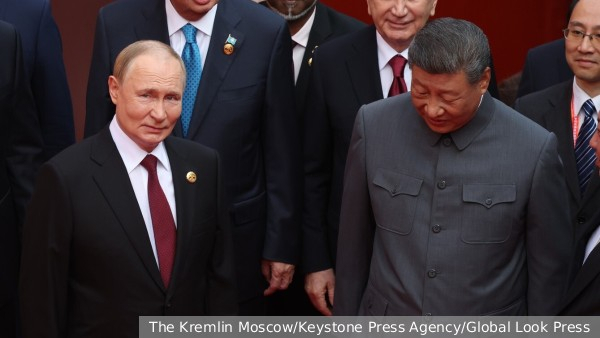 Одежда с цитатами Путина стала хитом выставки в Харбине
