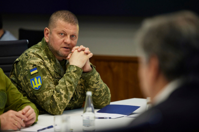 Залужный: общество Украины сомневается в курсе страны