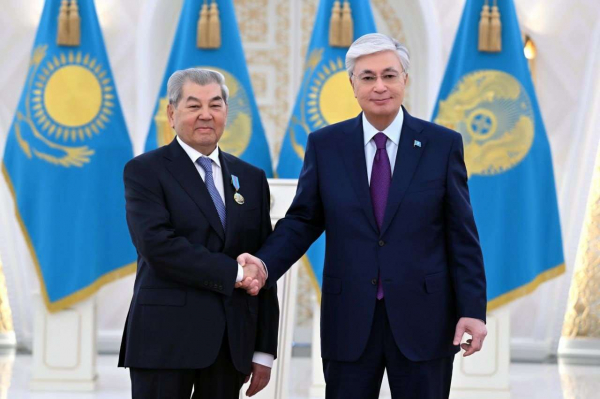 Токаев наградил Куаныша Султанова