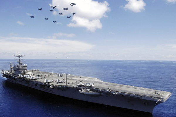 Авианосцы США отошли от побережья Ирана и Йемена после серии атак