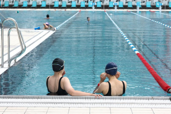 Плавать в море или бассейне: толкование сна с детальной расшифровкой