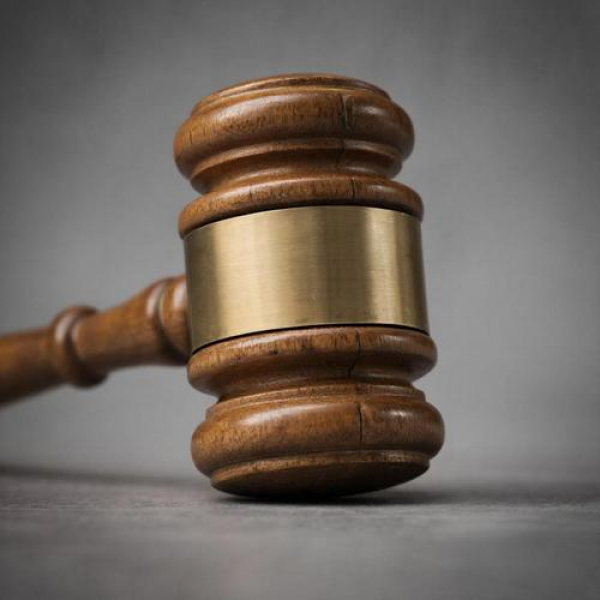 Экс-судья Хахалева пустилась в бега