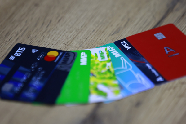 Захотят ли в Госдуме ограничить работу некоторых видов карт Visa и&nbsp;MasterCard