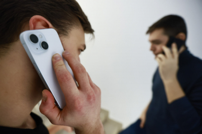 Мошенники под видом приставов звонят россиянам, требуя оплатить штрафы