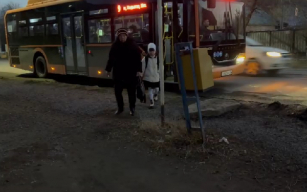 Народный репортер. Обратите внимание на остановку на ул. Эмбинская