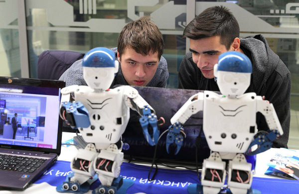 Минниханов возглавил комиссию по ИИ: для чего ее создали и кто в нее вошел