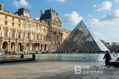 Стали известны подробности ограбления Лувра: охрана не мешала ворам