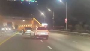 Опасную езду двух авто по Аль-Фараби сняли на видео в Алматы: водителей арестовали
