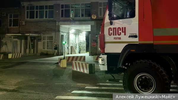 Оперативный штаб развернут на месте пожара на химзаводе в Подмосковье