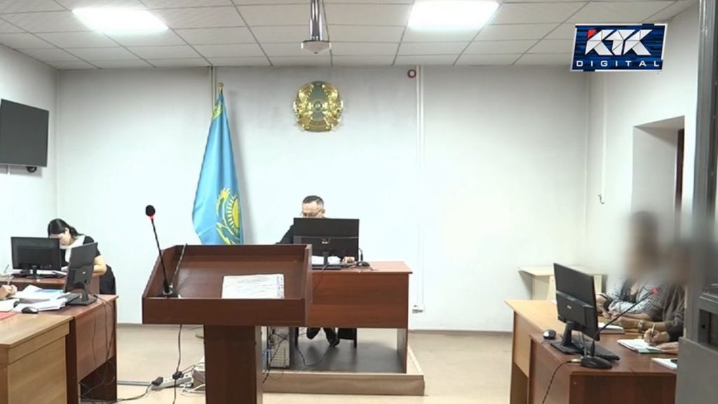 “Пели красивые речи”: карагандинку подозревают в обмане более 500 казахстанцев (видео)