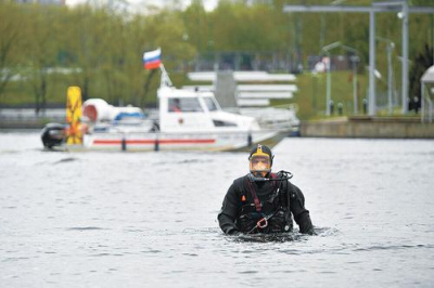 Столичные водолазы готовят московские пляжи к купальному сезону