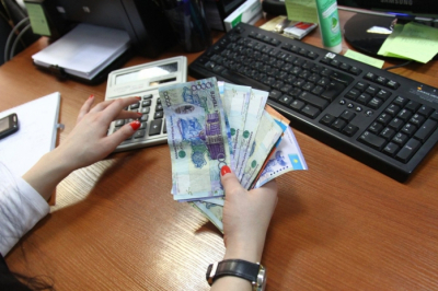 Атырау лидирует по уровню заработной платы в РК