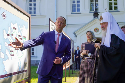 Президент «Синергии» Лобов представил патриарху Кириллу проект экотроп на Валааме