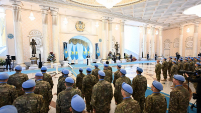 Президент Токаев встретился с миротворцами: «Вы — посланники мира и гордость Казахстана»