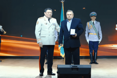 Наградили офицера, погибшего в 90-е при отражении нападения на здание полиции в СКО (ВИДЕО)