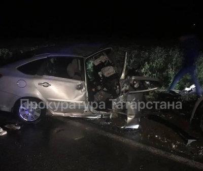При столкновении двух легковушек в Нижнекамском районе погибли взрослый и 5-летний ребенок