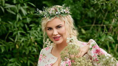 "Девица-красавица": Анна Семенович очаровала фотосетом в сказочном стиле