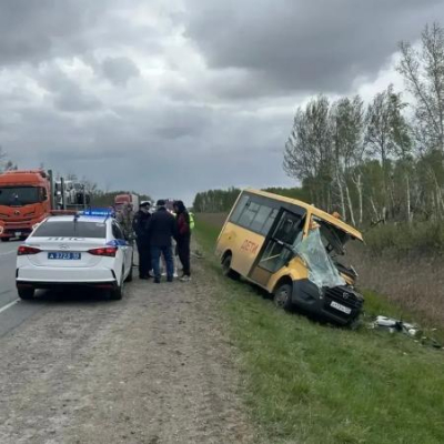 Автобус с детьми столкнулся с фурой: один ребенок погиб, семь пострадали
