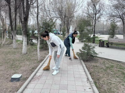 «Таза Қазақстан» в Таразе: молодёжь очистила город от мусора