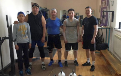 Спортклубов не было, штангу сделал из запчастей трактора и комбайна