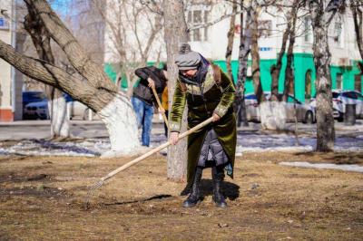 День очищения: более 600 деятелей культуры вышли на уборку в Астане