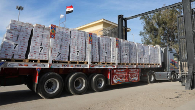 Грузовики с гуманитарной помощью спешат в сектор Газа — Байден 