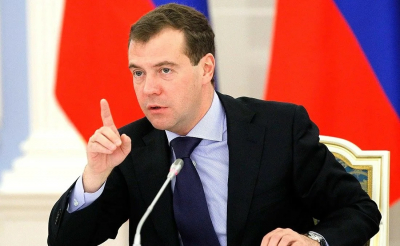 Медведев стал главным редактором новых школьных учебников по обществознанию
