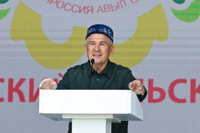 «Это праздник для всех»: Минниханов посетил Всероссийский сельский Сабантуй в Пензенской области
