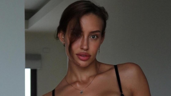 "Без фотошопа": девушка Тимати попозировала в кружевном белье