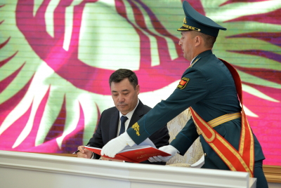 Садыр Жапаров поздравил кыргызстанцев с Днем Конституции КР