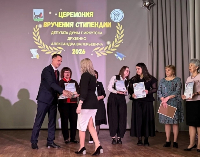 Вице-спикер иркутской гордумы вручил именную премию лучшим школьникам