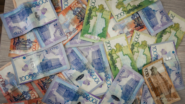 Мошенник обманул жителей ЗКО на 200 миллионов тенге