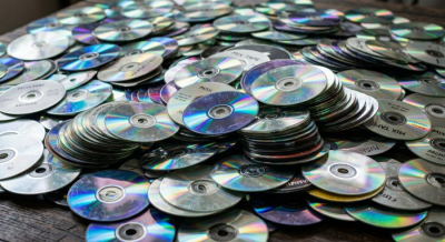 Вместо подписки – компакт-диски: россияне массово возвращаются к CD