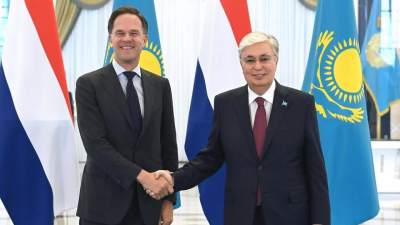 Токаев встретил премьер-министра Нидерландов в Акорде (фото)